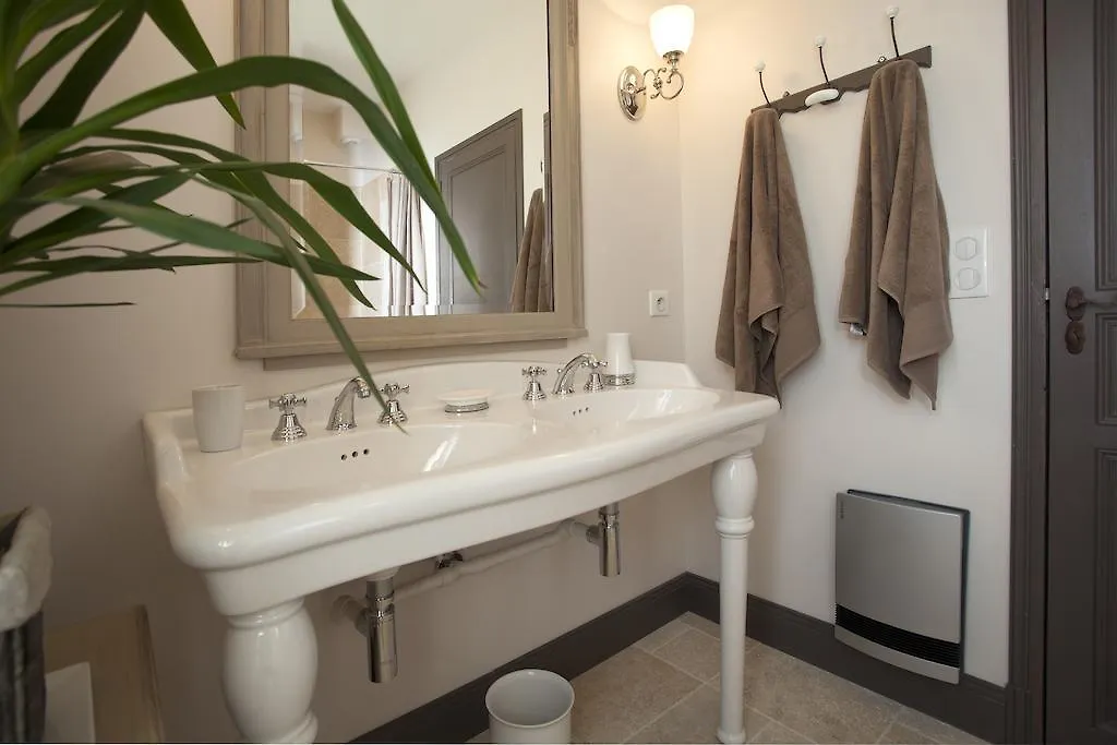 Maison D'Hotes De Charme Les Bruhasses Condom 2*,